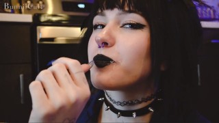 Gothka si hraje se lehakou - freevideo