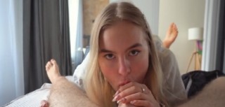 Nadren studentka si pijde pro pulzujc penis - freevideo